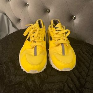 Nike Air Huarache Run Tour Yellow